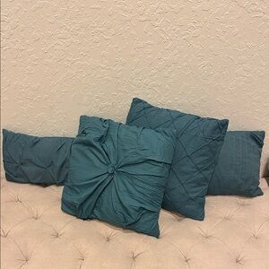 4 Piece Elegant Teal Decorative Pillow Set